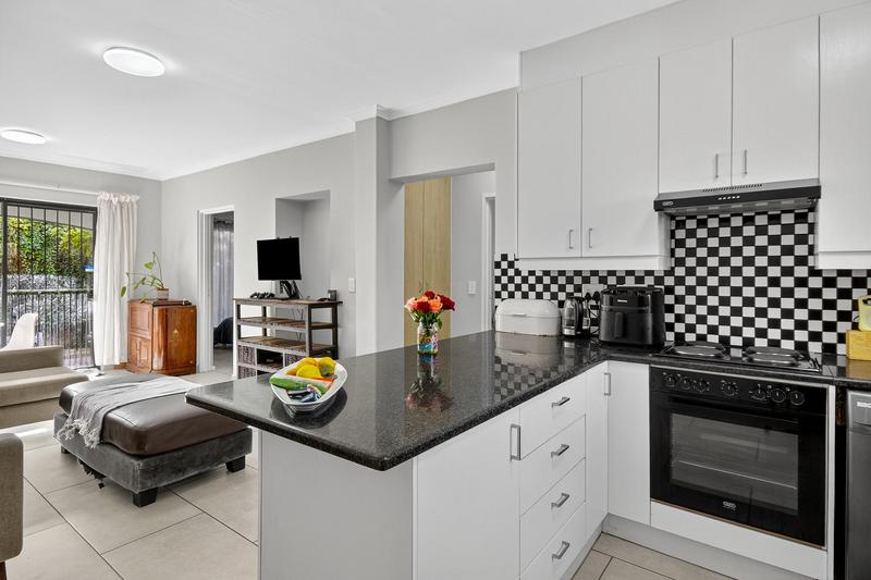 To Let 2 Bedroom Property for Rent in Somerset West Western Cape